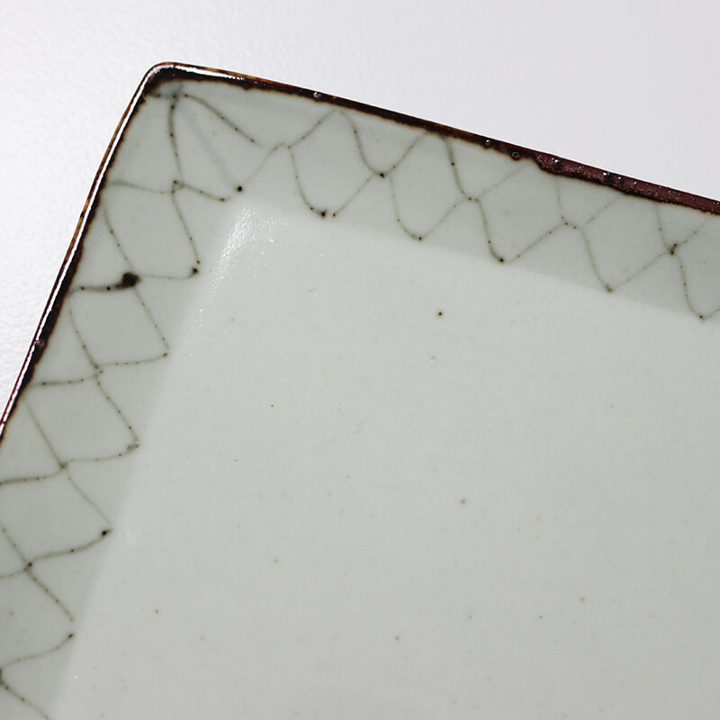 四角皿 時代物 珍しい絵柄品 （魚を盛りつけるのにぴったり「長