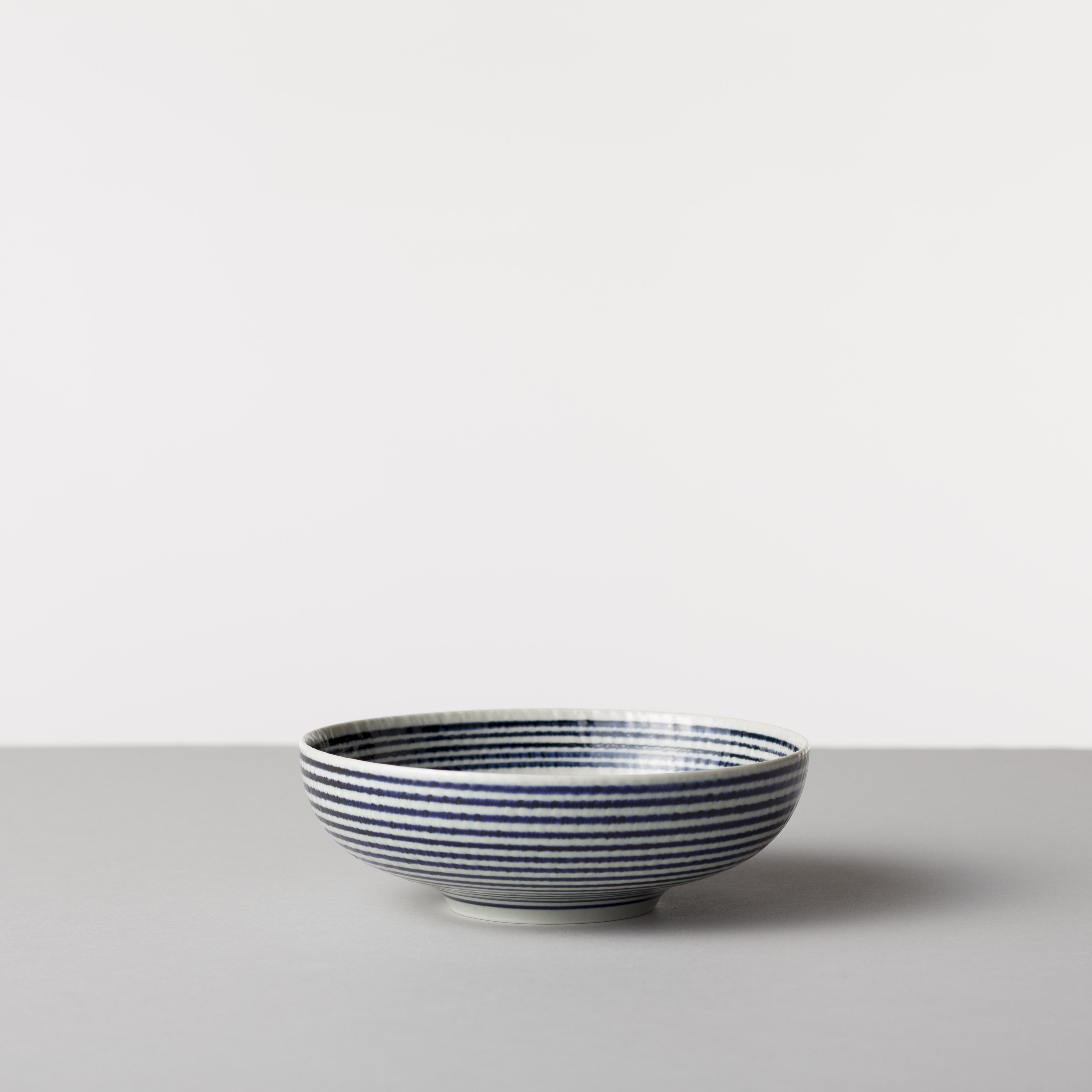 藍駒 大鉢 | 有限会社マルヒロ | 波佐見焼の陶磁器ブランド